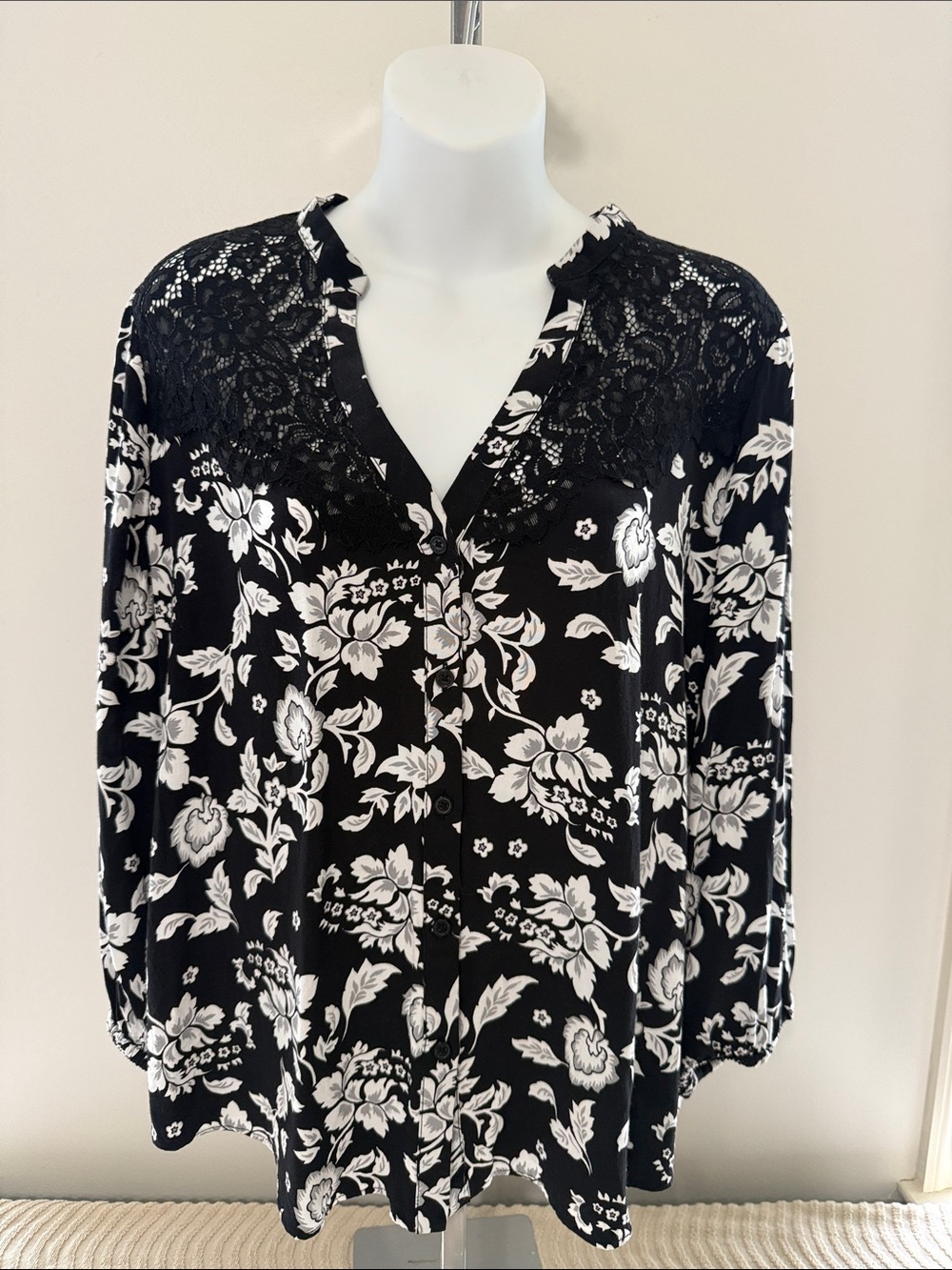 Women's Black Floral Button-Down Lace Yoke Shirt